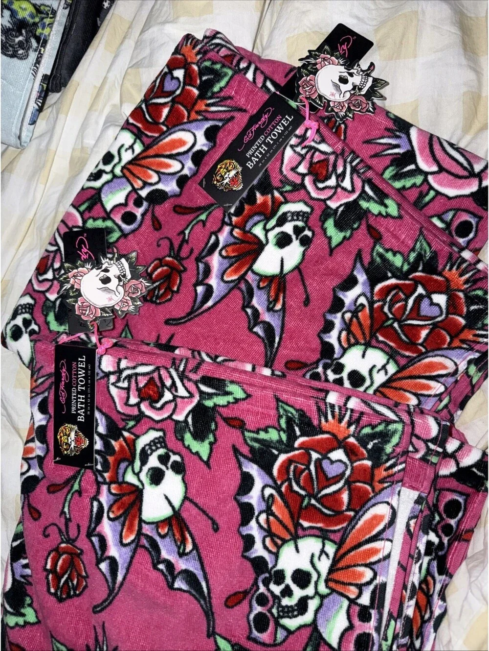 Ed Hardy2 Bath & 2Hand Towel Set Pink Skull Wings Flowers NWT